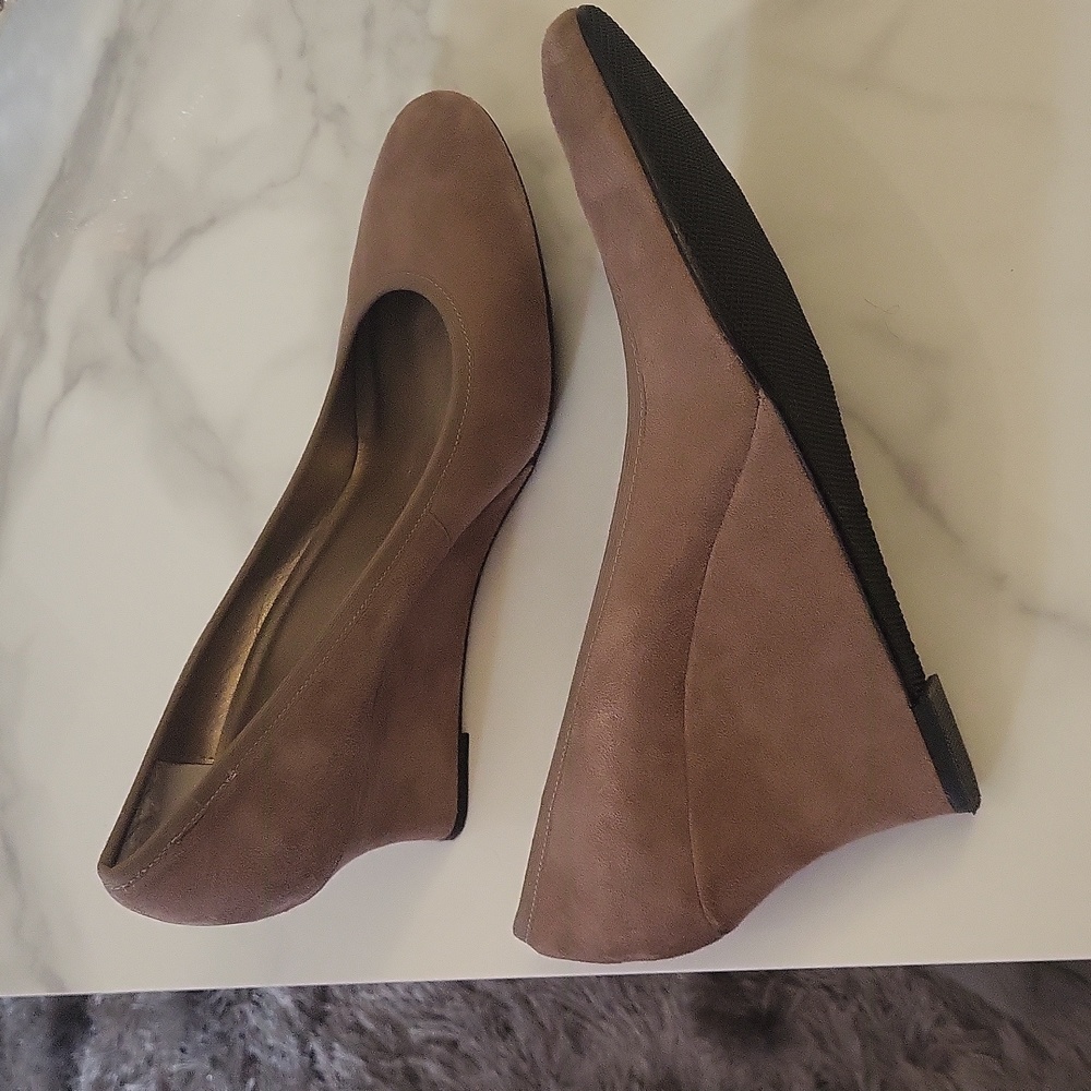 Shoes - Picture 3 of 6